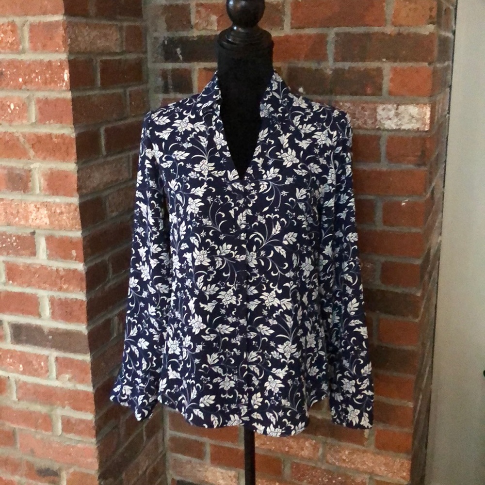 NEVER WORN w/ TAGS: Long Sleeve Button Down Shirt!
